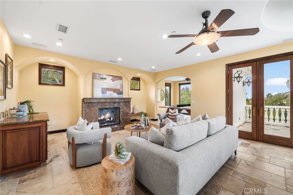 10696 Skyline Drive