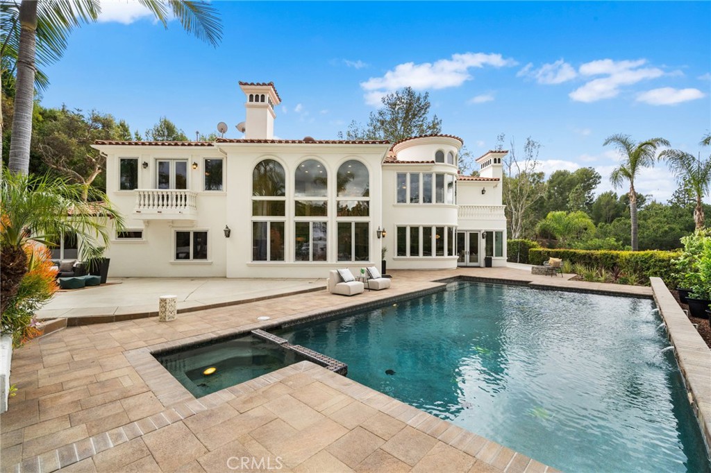 10696 Skyline Drive