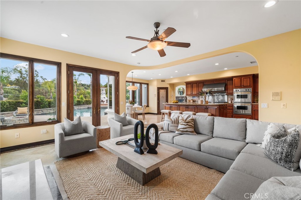 10696 Skyline Drive