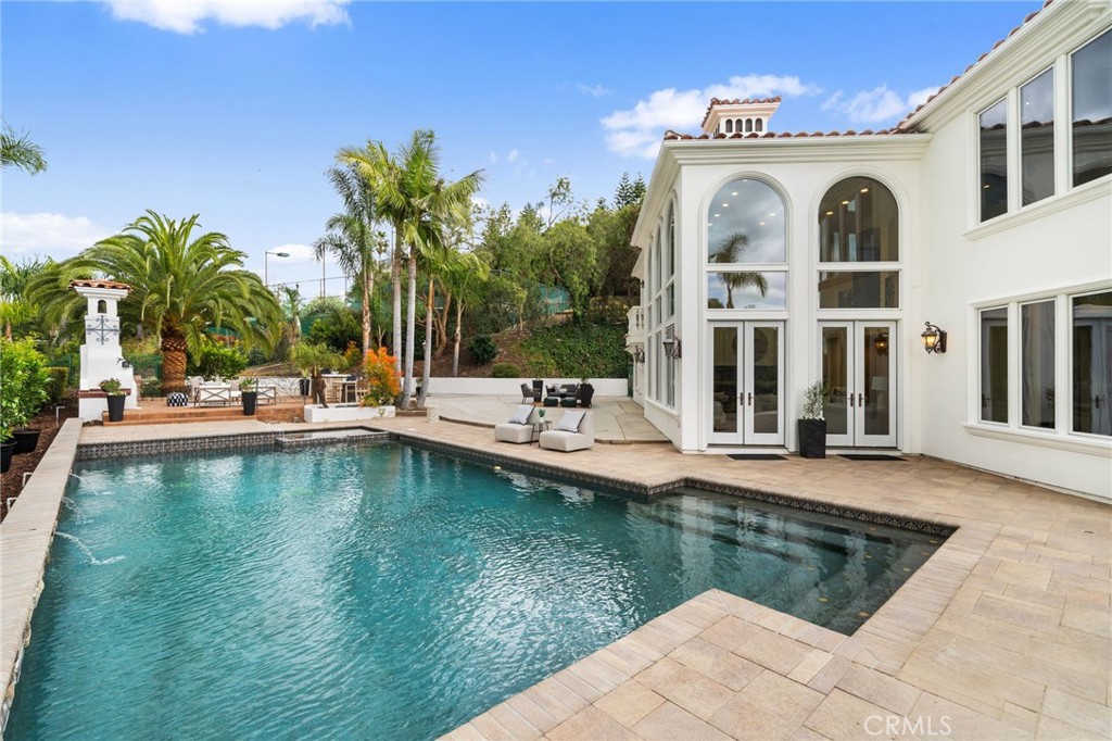 10696 Skyline Drive