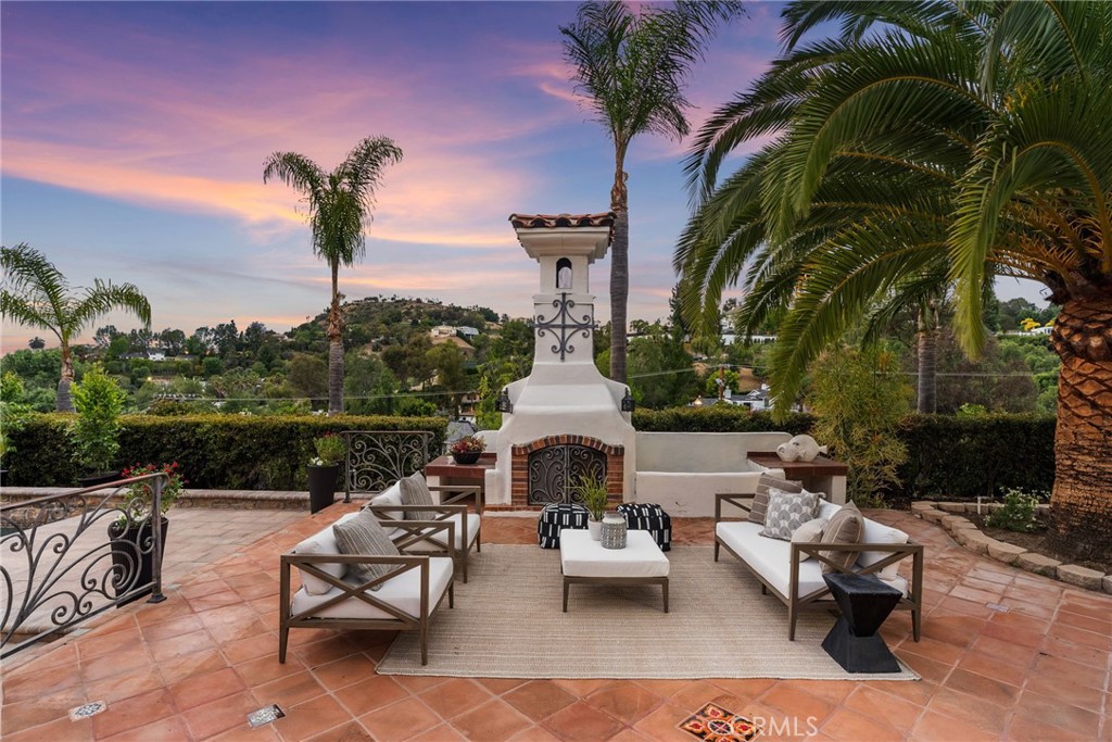10696 Skyline Drive