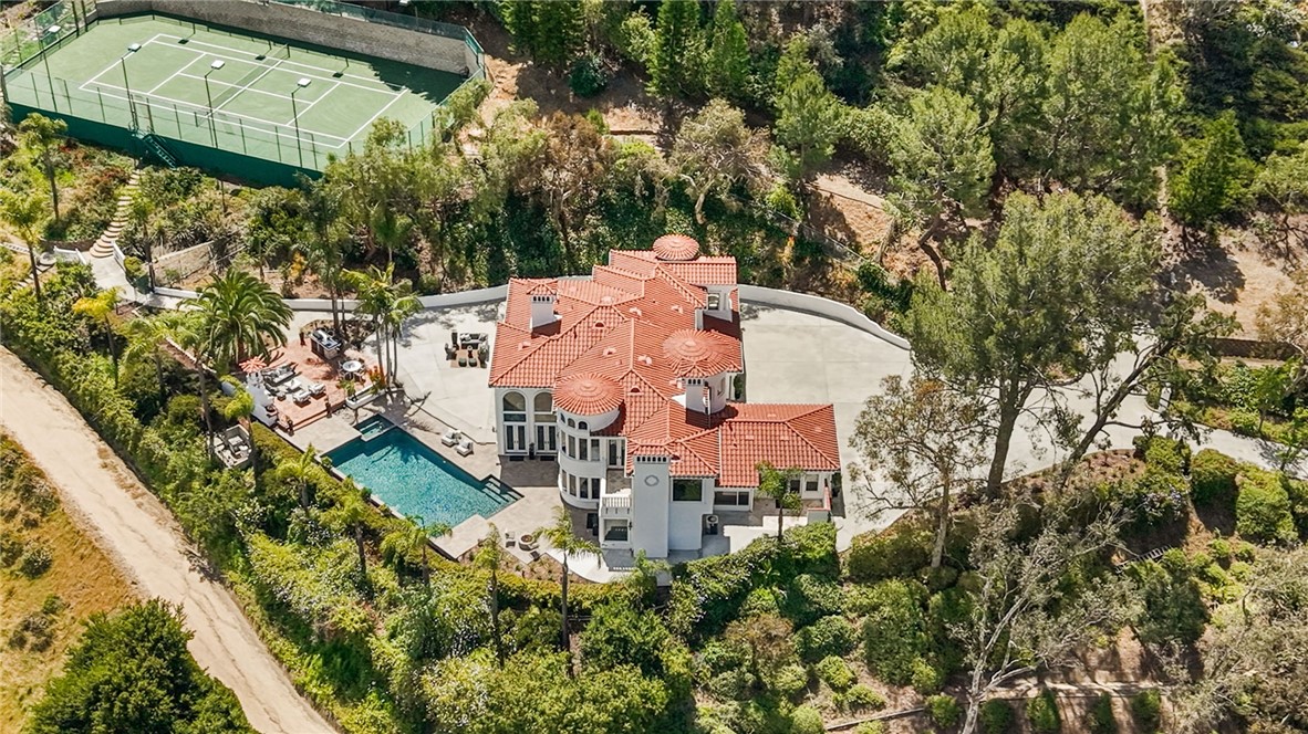 10696 Skyline Drive