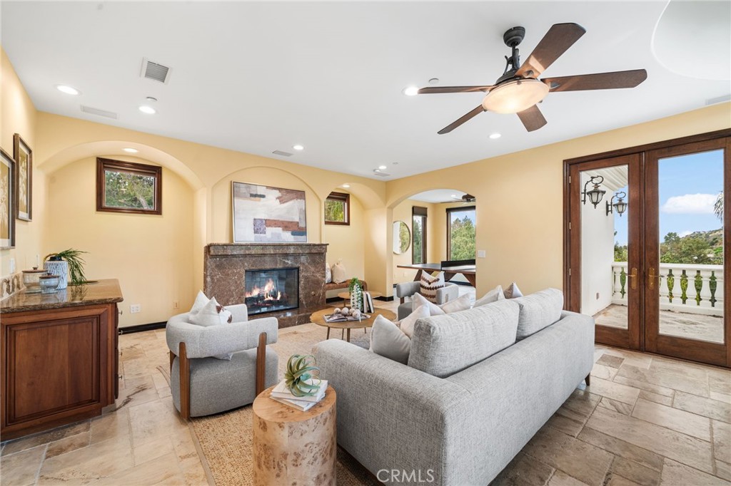 10696 Skyline Drive