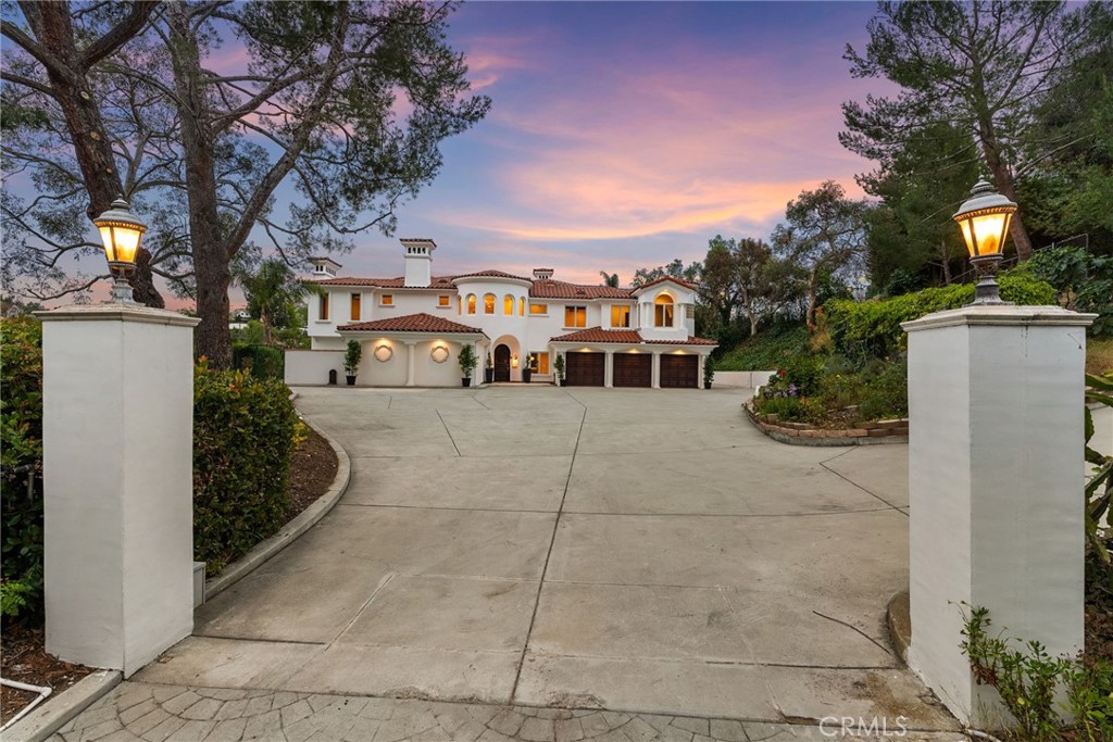 10696 Skyline Drive