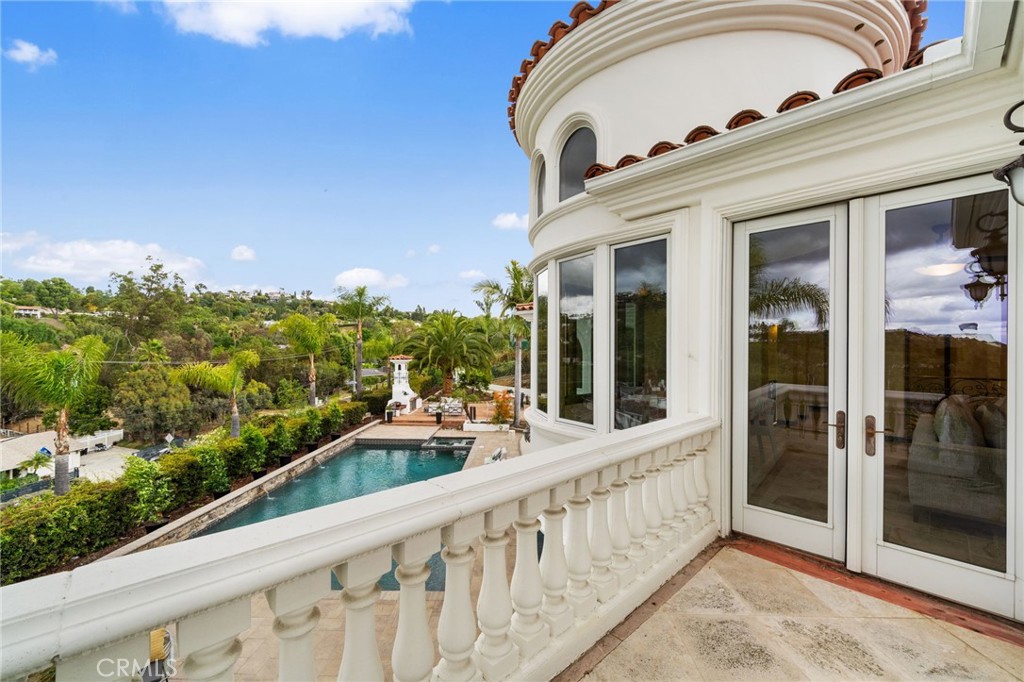 10696 Skyline Drive