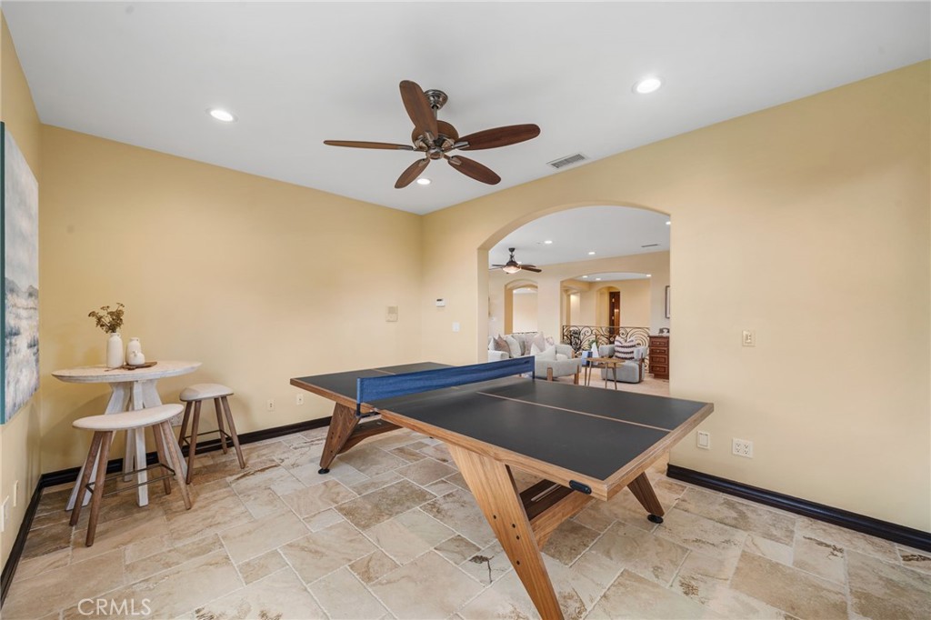 10696 Skyline Drive
