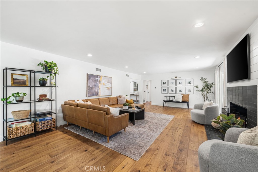 13712 Sanderstead Road