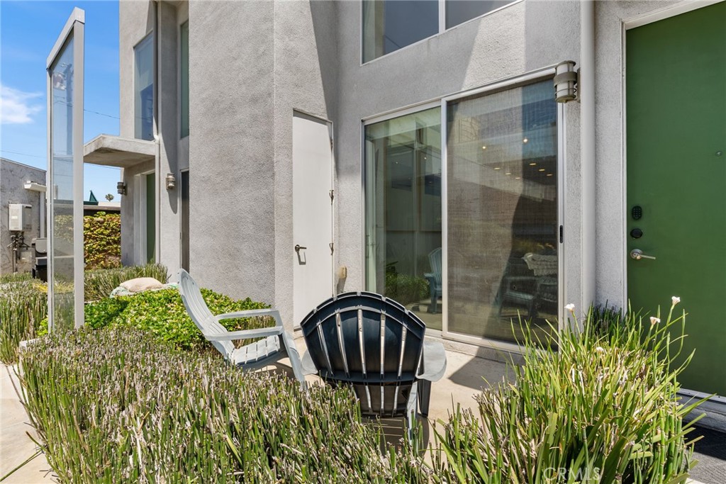 637 E 4th B