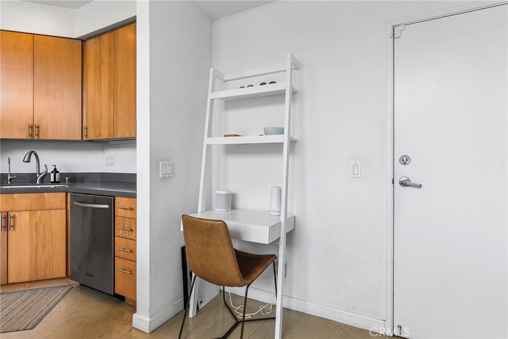 637 E 4th B