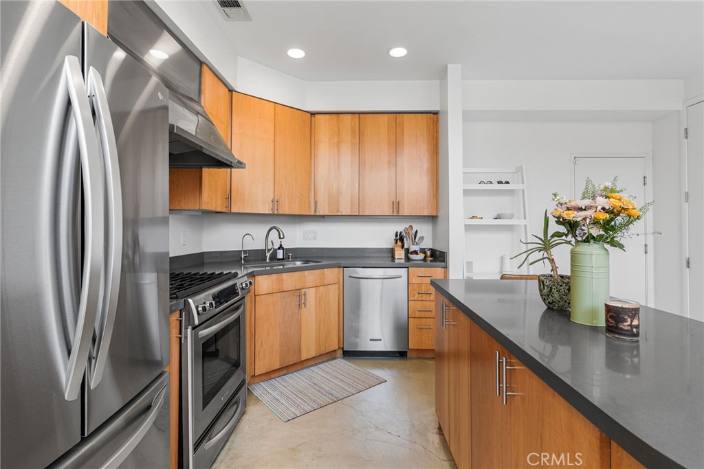 637 E 4th B