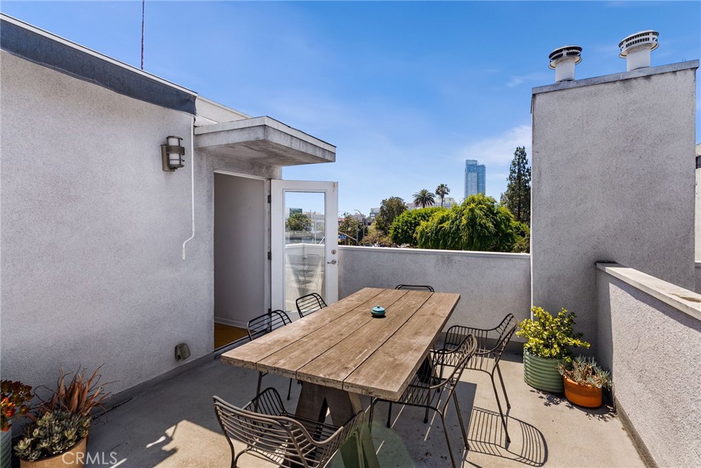 637 E 4th B