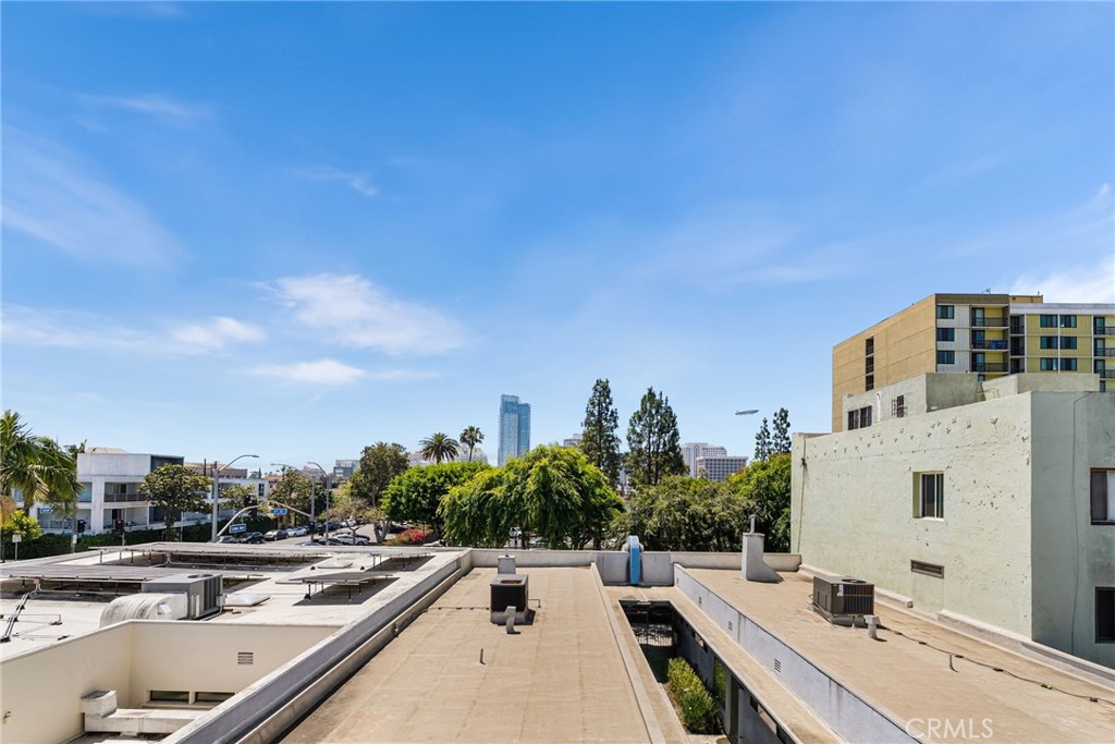 637 E 4th B