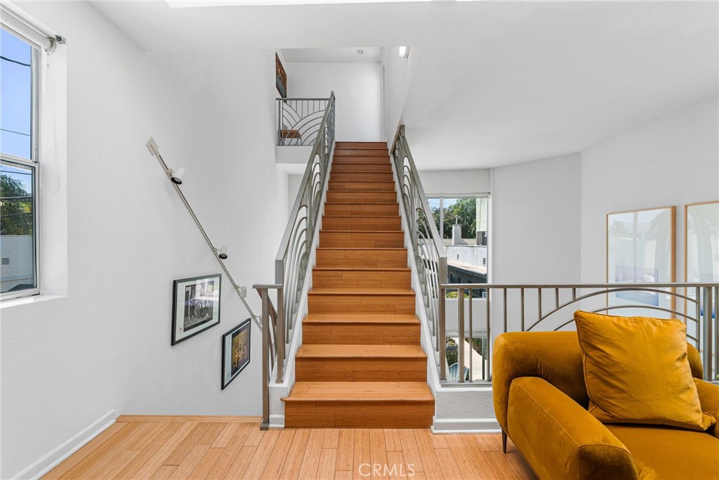 637 E 4th B