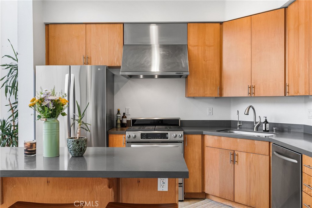 637 E 4th B