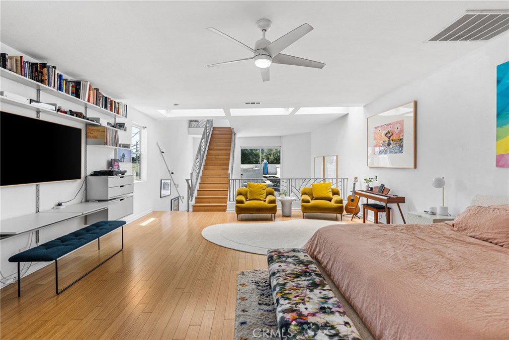 637 E 4th B