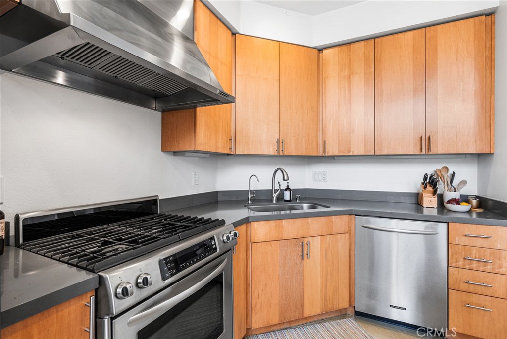 637 E 4th B