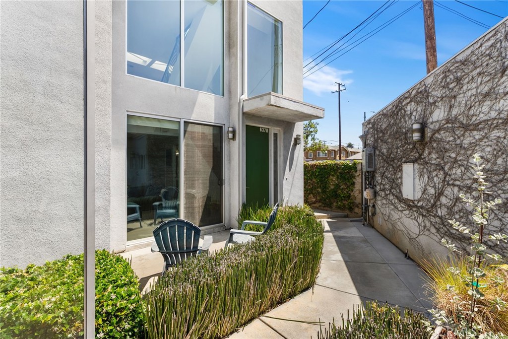 637 E 4th B