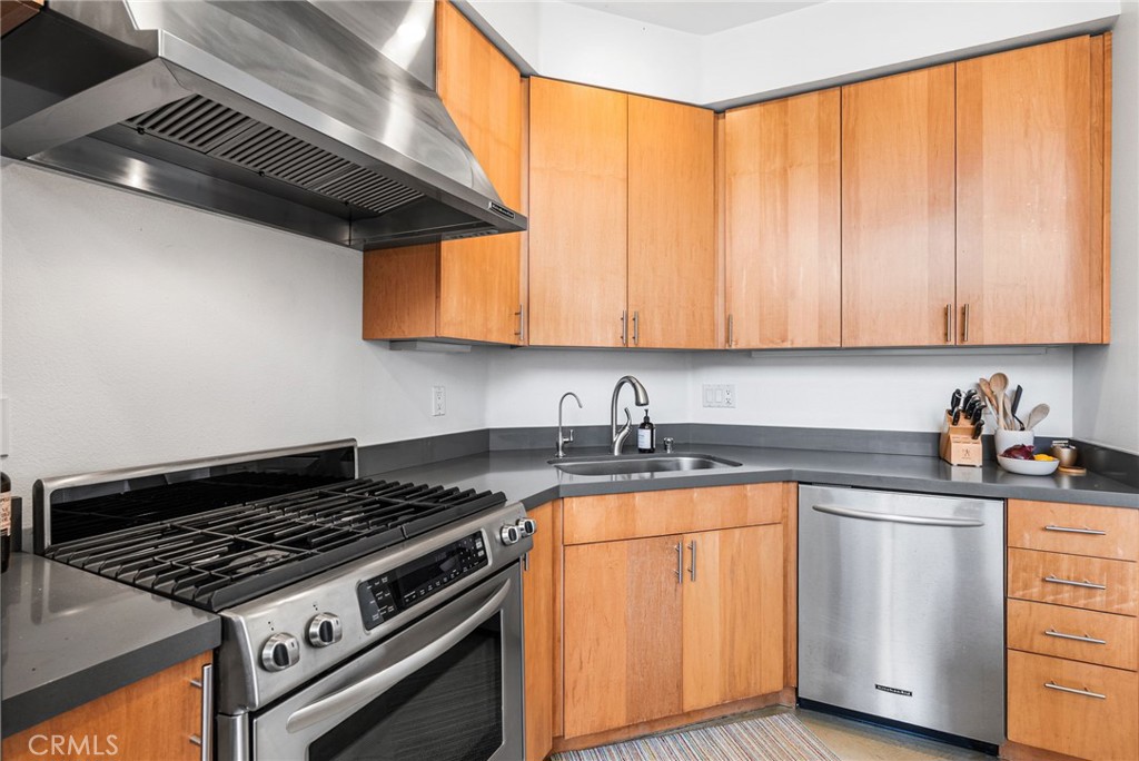 637 E 4th B