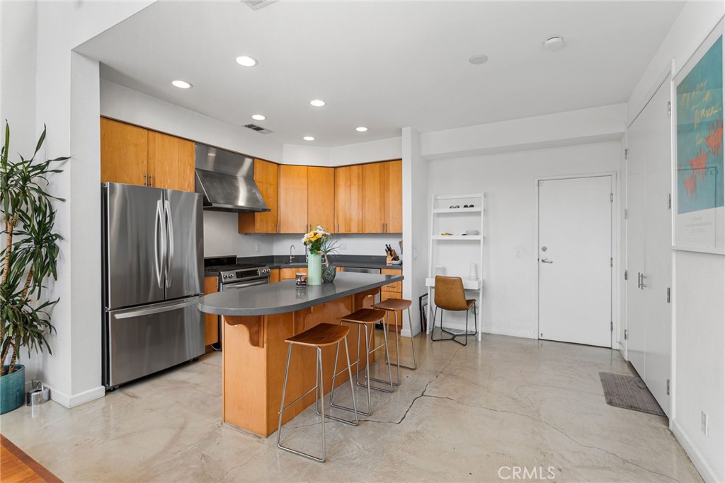 637 E 4th B