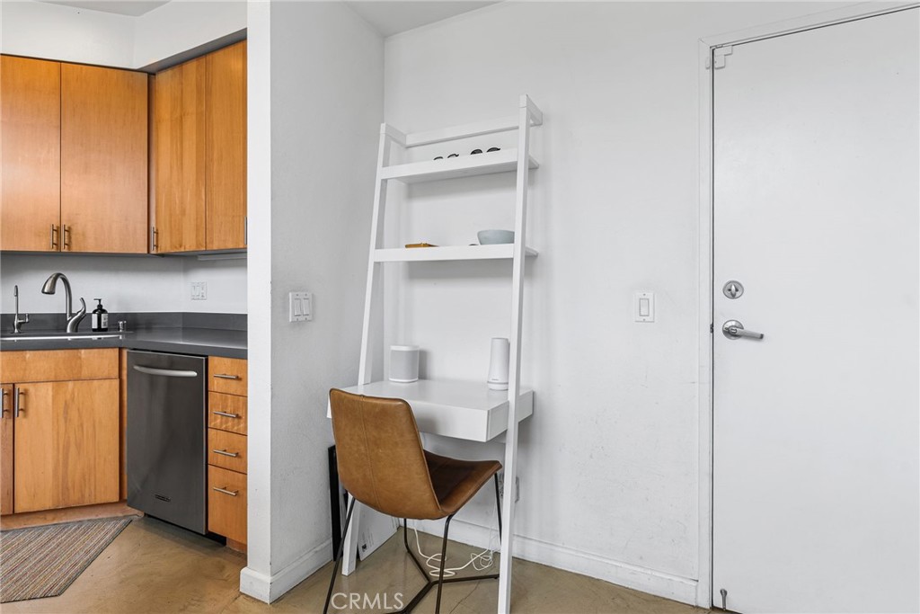 637 E 4th B