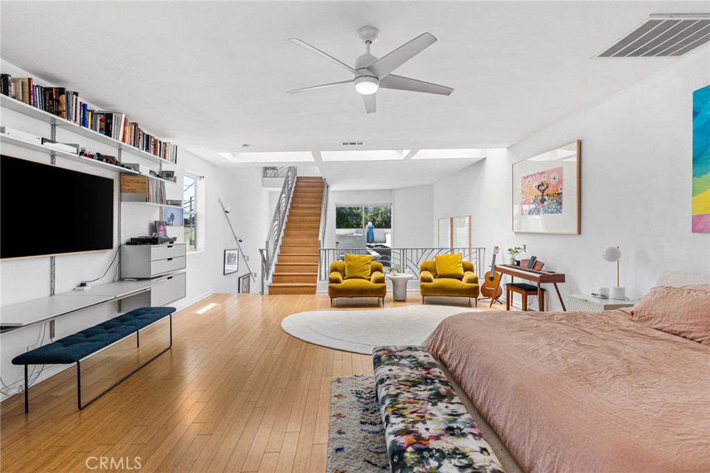 637 E 4th B