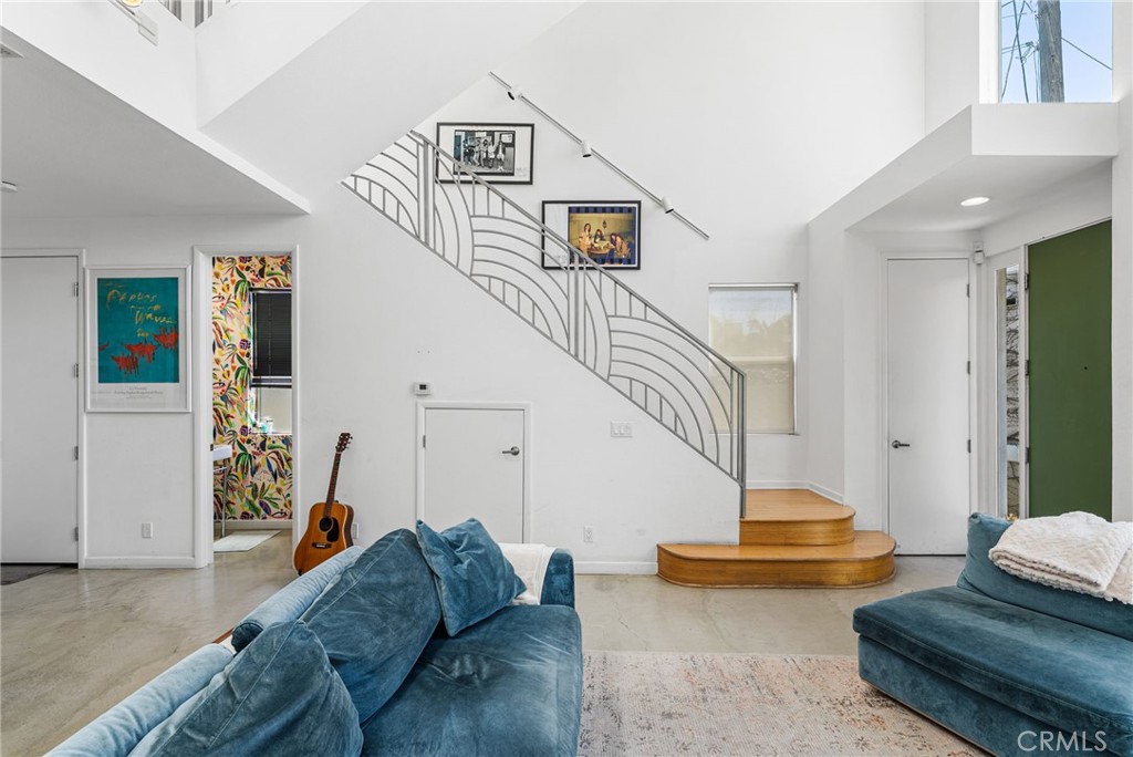 637 E 4th B
