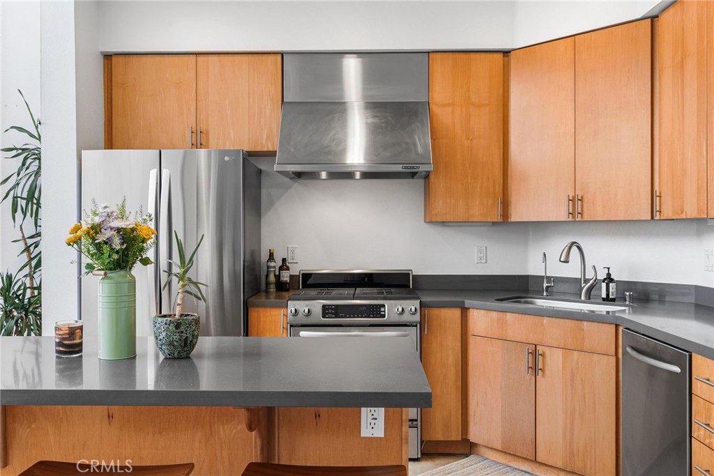 637 E 4th B