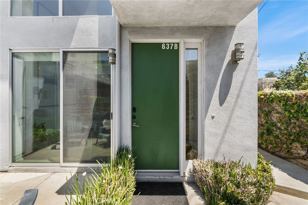 637 E 4th B