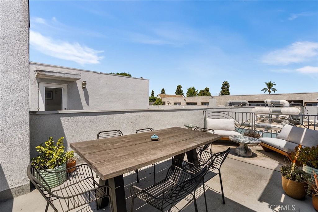 637 E 4th B