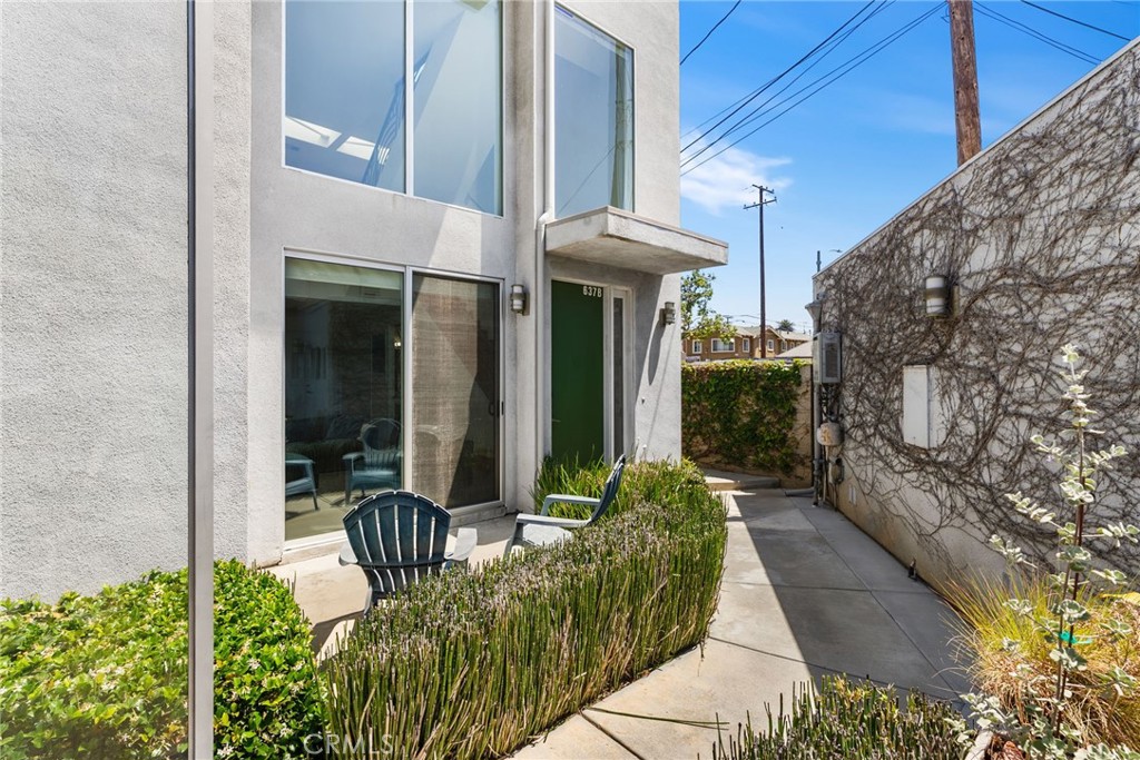 637 E 4th B