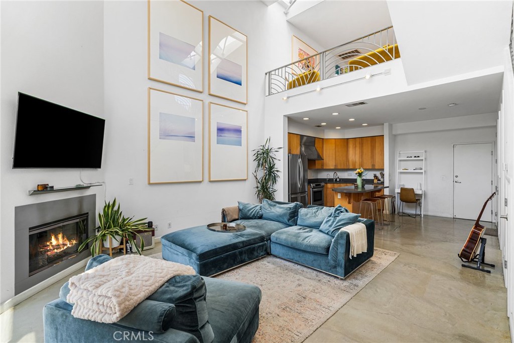637 E 4th B