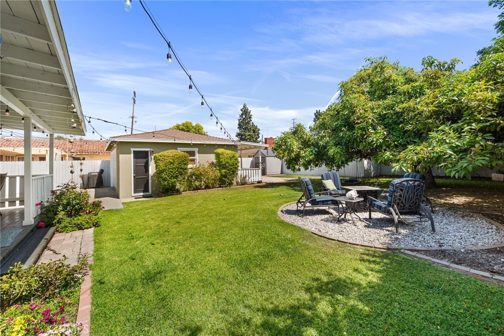 822 E Walnut Avenue