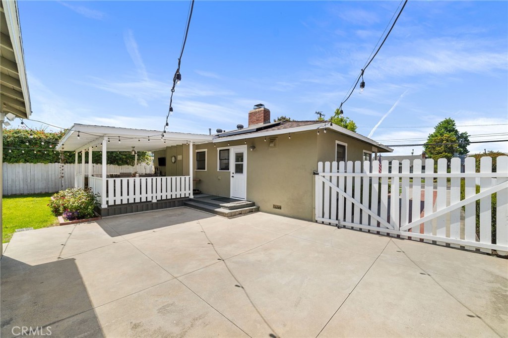 822 E Walnut Avenue