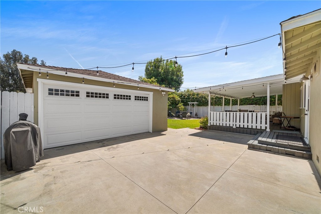 822 E Walnut Avenue