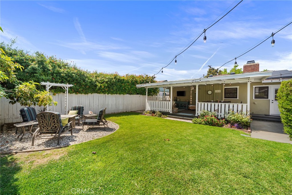 822 E Walnut Avenue