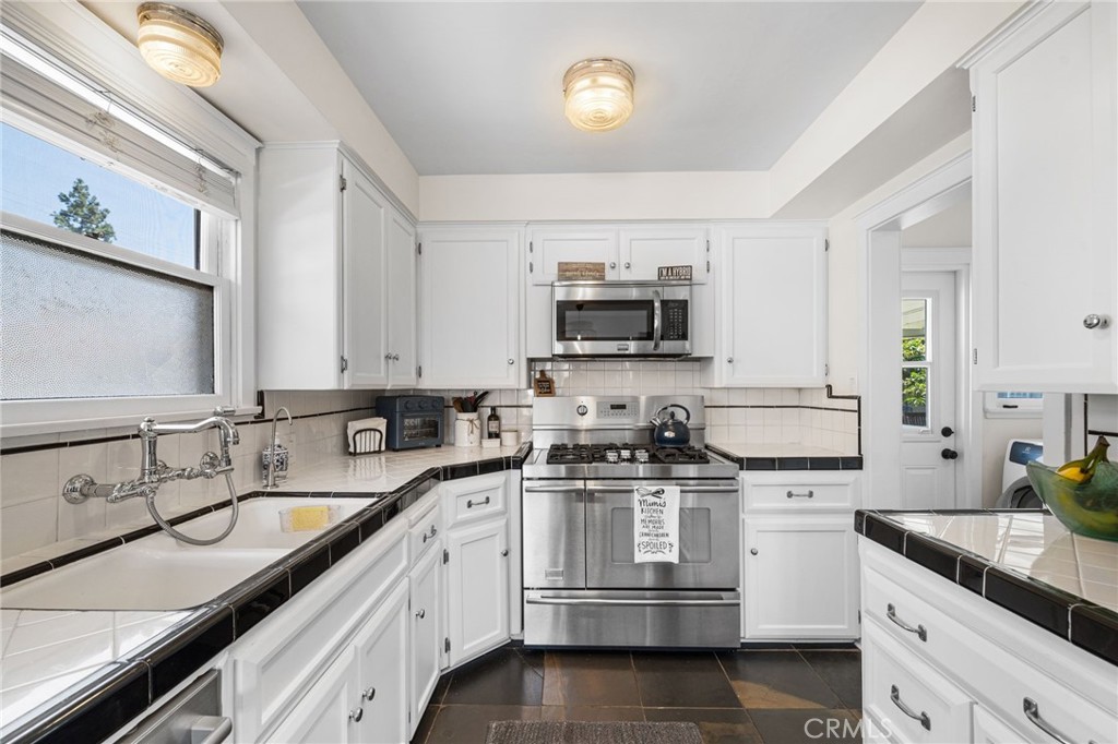822 E Walnut Avenue