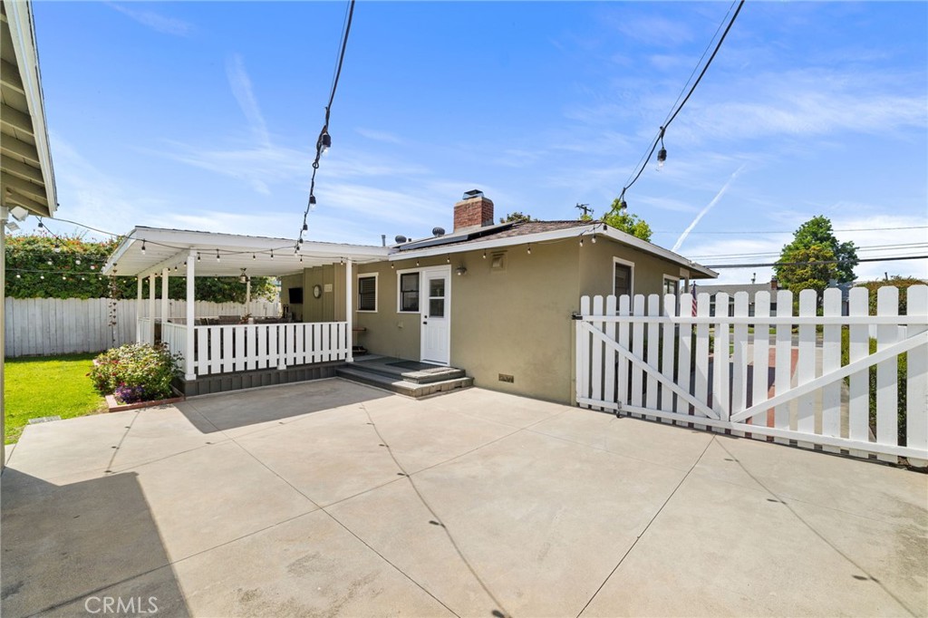 822 E Walnut Avenue