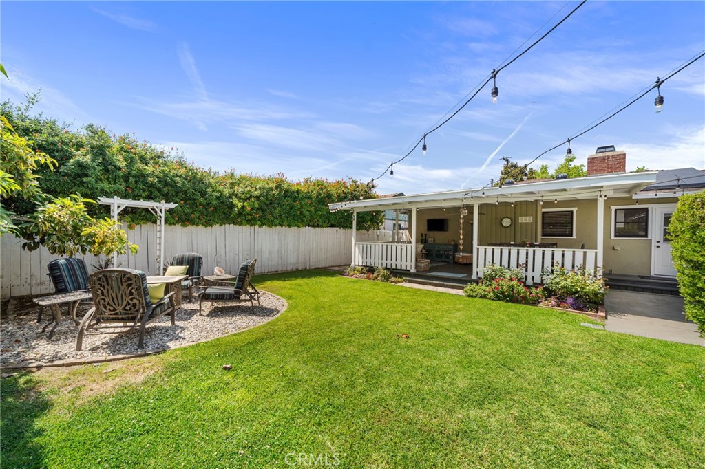 822 E Walnut Avenue