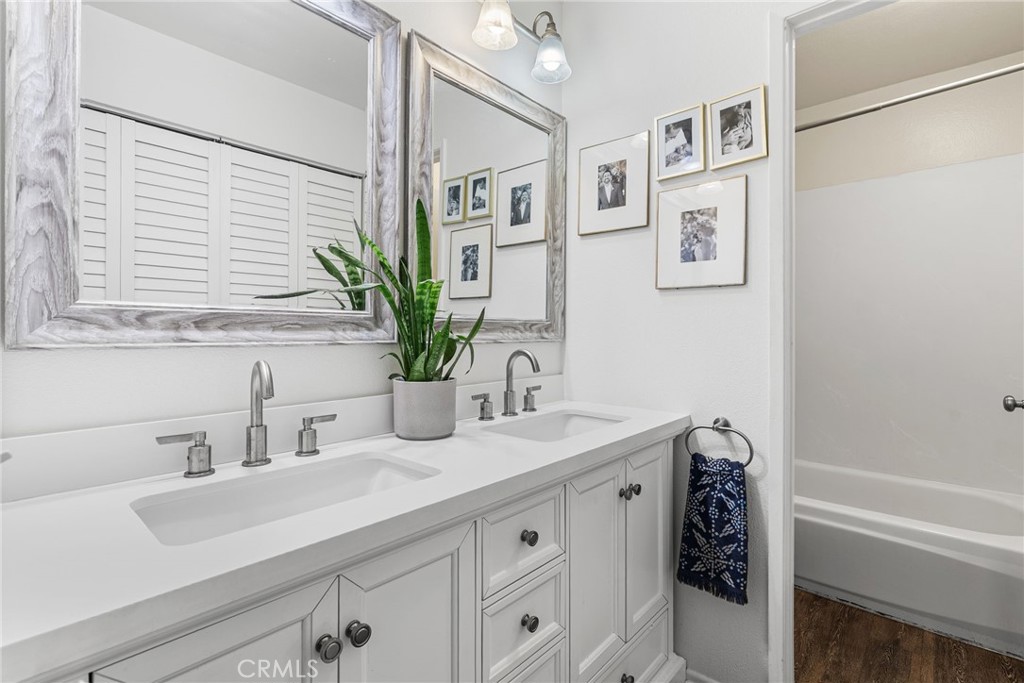 101 W Riverdale Avenue 60