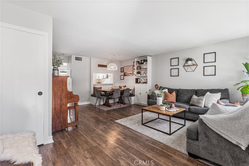 101 W Riverdale Avenue 60