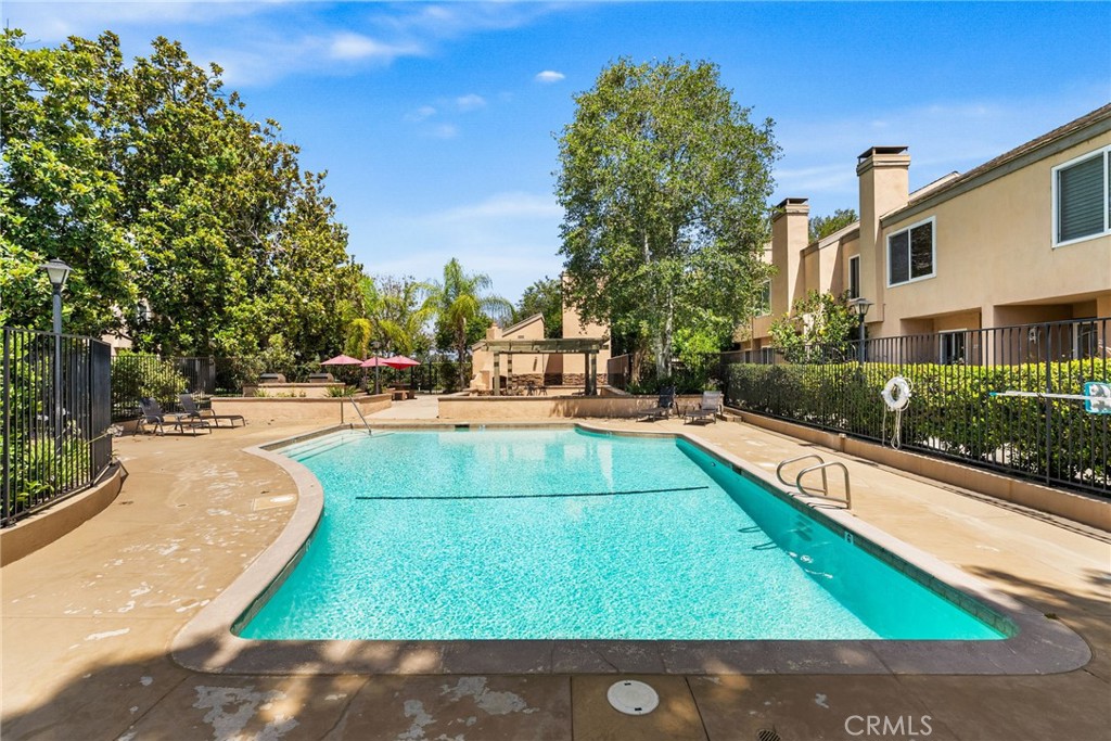 101 W Riverdale Avenue 60