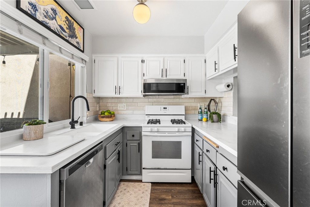 101 W Riverdale Avenue 60