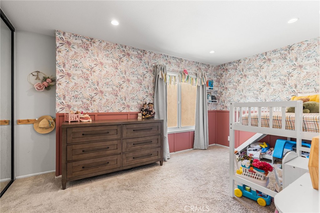 101 W Riverdale Avenue 60