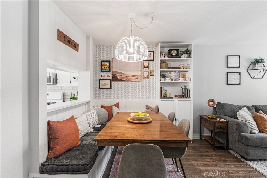 101 W Riverdale Avenue 60
