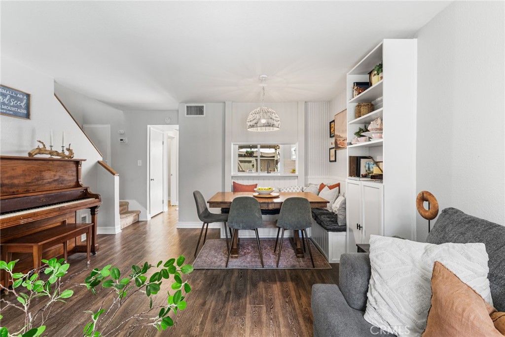 101 W Riverdale Avenue 60