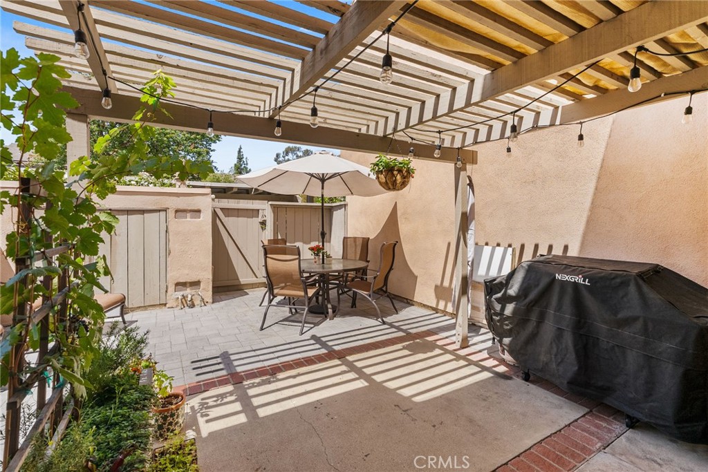 101 W Riverdale Avenue 60