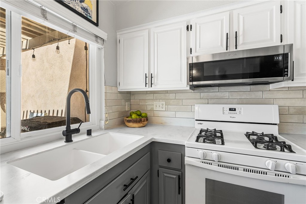 101 W Riverdale Avenue 60