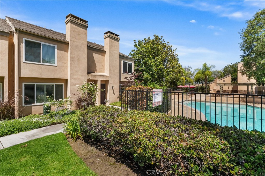 101 W Riverdale Avenue 60