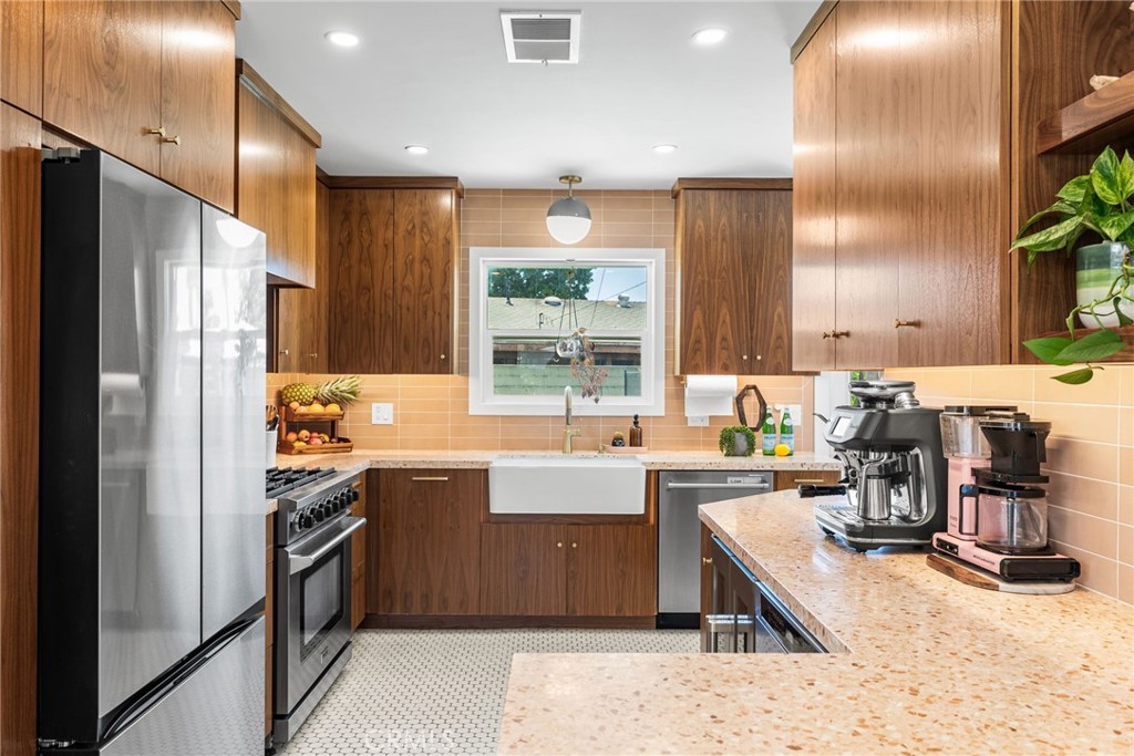 2410 W Broadway