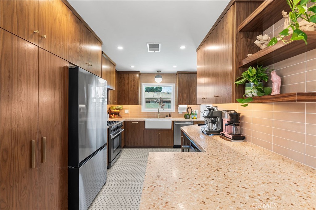 2410 W Broadway